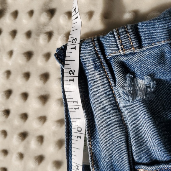 Celebrity Pink Re Generation Distressed Mindful Denim Mom Shorts 1/25 - Picture 10 of 12